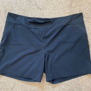 Columbia OMNI wear shorts, size 3XL, EUC